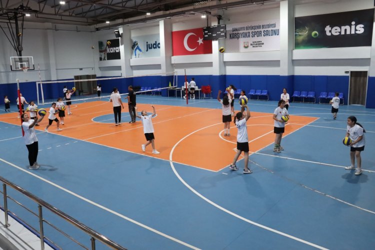Büyükşehir’in Voleybol Kursu Kız Çocuklarının İlgi Odağı Oldu