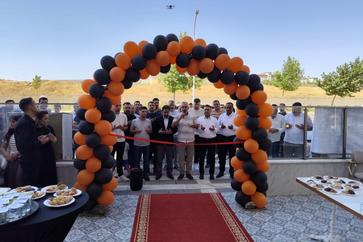 Sırrın Karşıyaka'da Lezzet Dolu Bir Başlangıç: Moi Fırın Cafe Pastane Kapılarını Açtı!