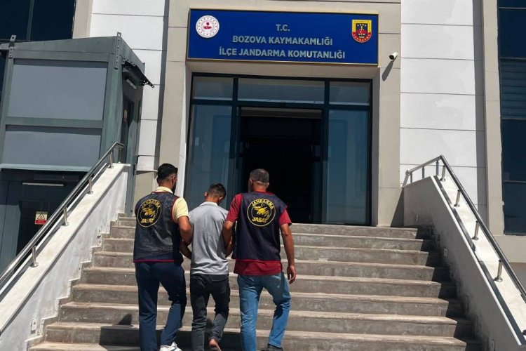 JASAT'tan Kaçamadı: 6 Yıl Kesinleşmiş Hapis Cezası Bulunan Hırsızlık Şüphelisi Bozova’da Yakalandı!
