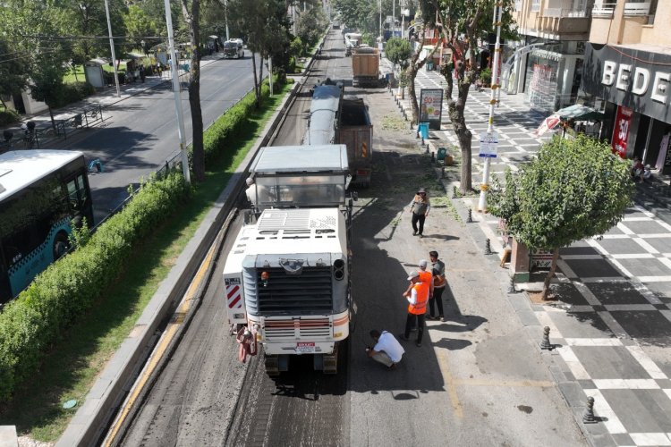 Atatürk Bulvarı’nda Sıcak Asfalt Yenileme Çalışması Başladı