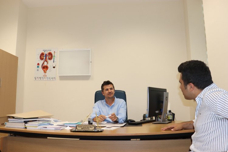 Sıcak Havalarda Böbrek Taşı Riski Artıyor: "Artık Yedek Lastiğiniz Yok!"