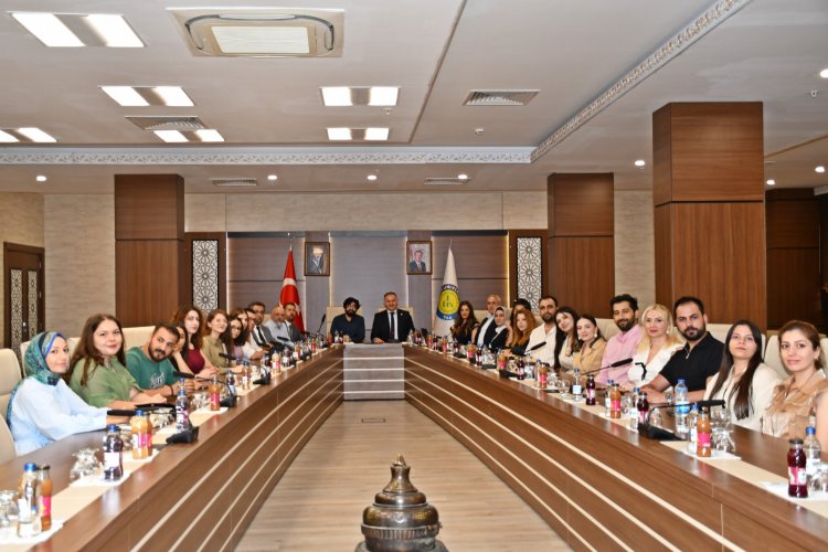 Türkiye’yi Gururlandıran Vox Humanis Korosu, Harran Üniversitesi Rektörlüğü'nde Ağırlandı