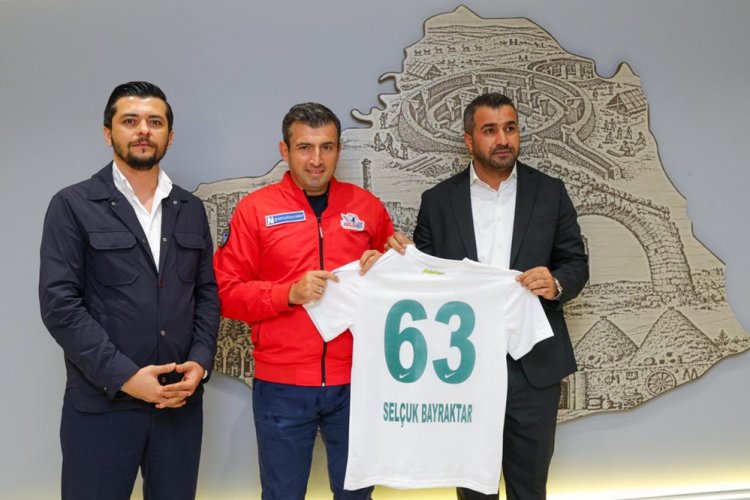 Şanlıurfaspor’dan Selçuk Bayraktar’a Anlamlı Ziyaret ve Forma Hediye