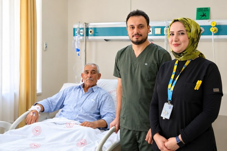 ŞANLIURFA’DA SAĞLIKTA BAŞARILI OPERASYON: 60 YAŞINDAKİ HASTA MİNİMAL KESİYLE SAĞLIĞINA KAVUŞTU